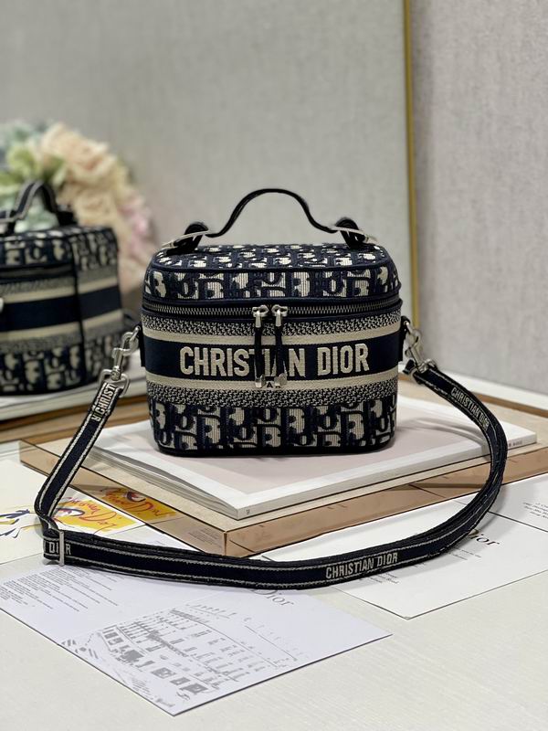 Christian Dior 2022 Beauty Bag ID:20220807-31